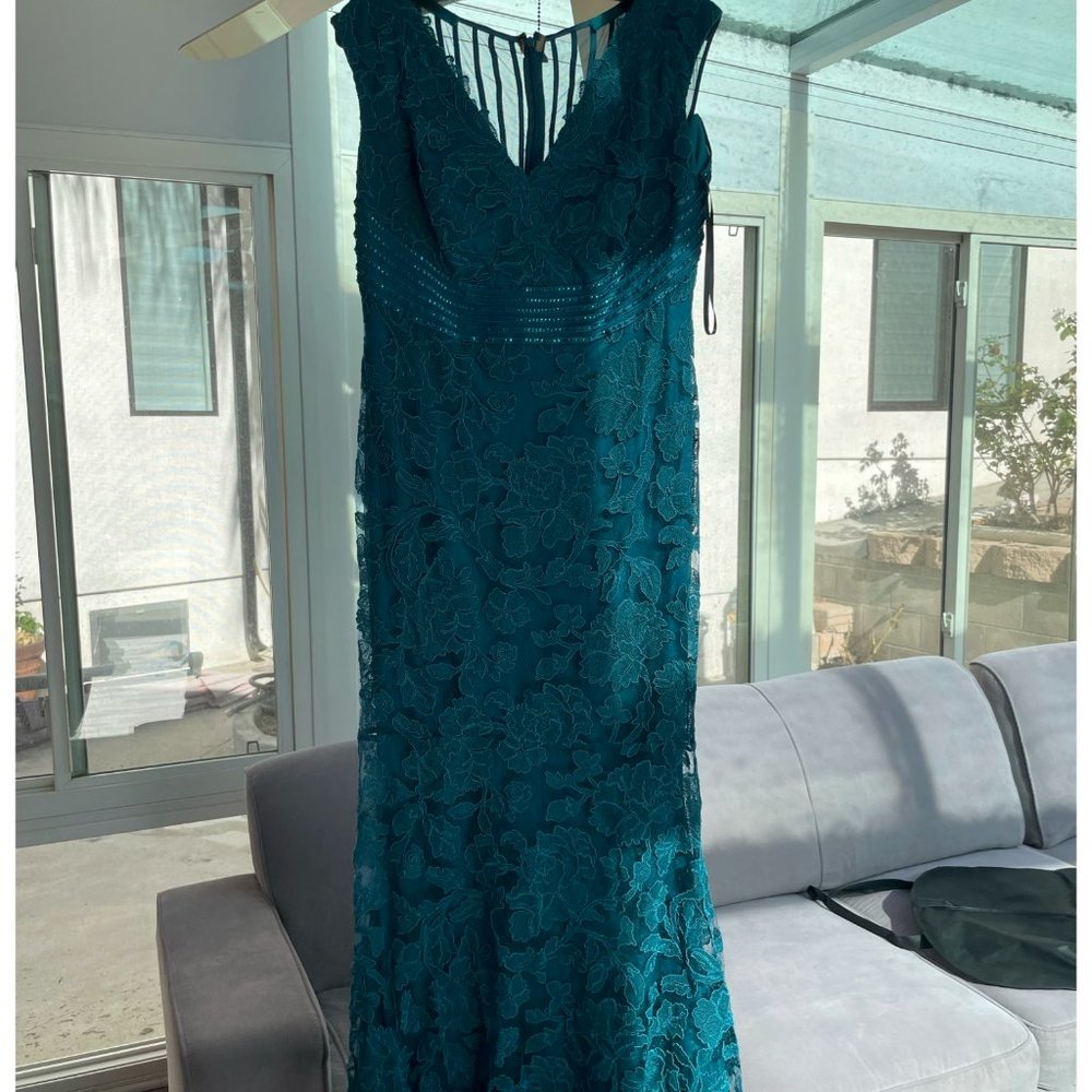 Turqoise Beaded Back & Train Evening Dress Size 12 Tadashi Shoji